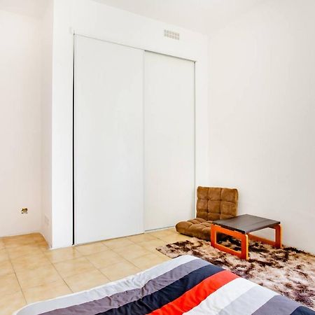 Room Rental In Apartment In Marsella Exterior foto