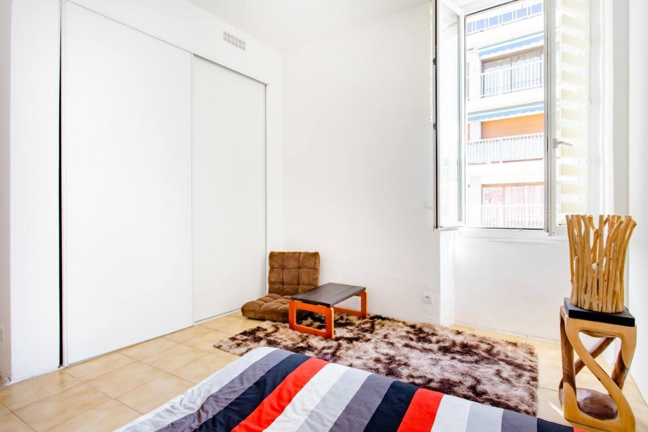Room Rental In Apartment In Marsella Exterior foto