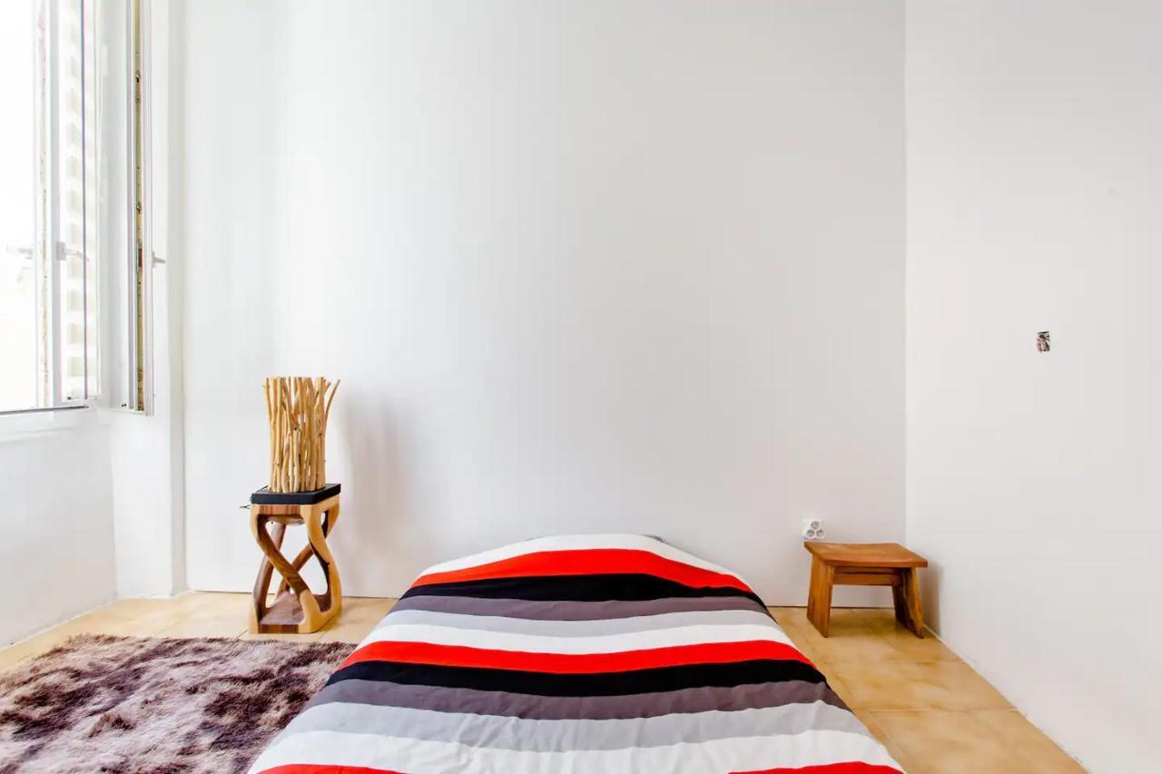 Room Rental In Apartment In Marsella Exterior foto